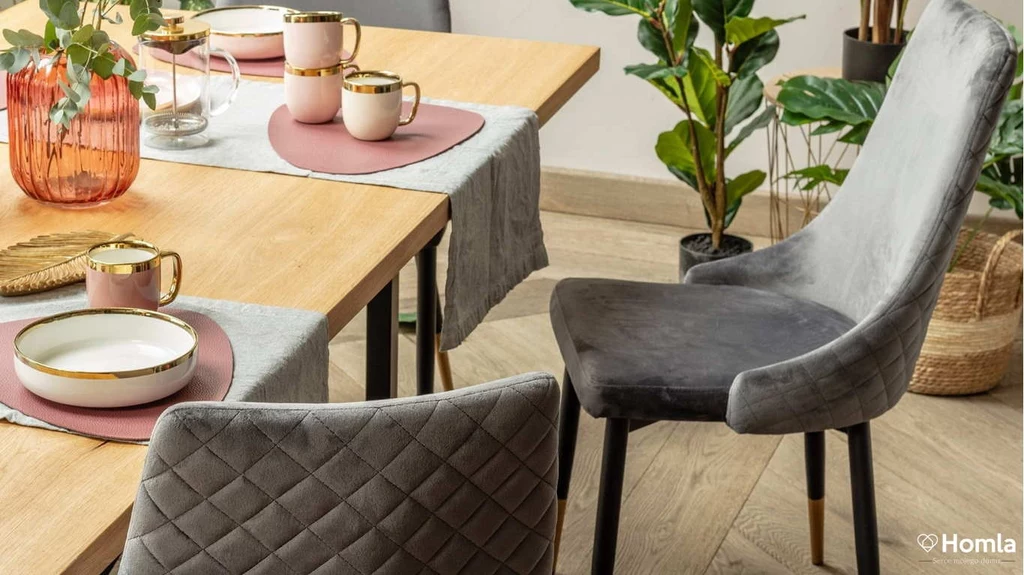 Drewniany stół do jadalni czy salonu to popularny wybór