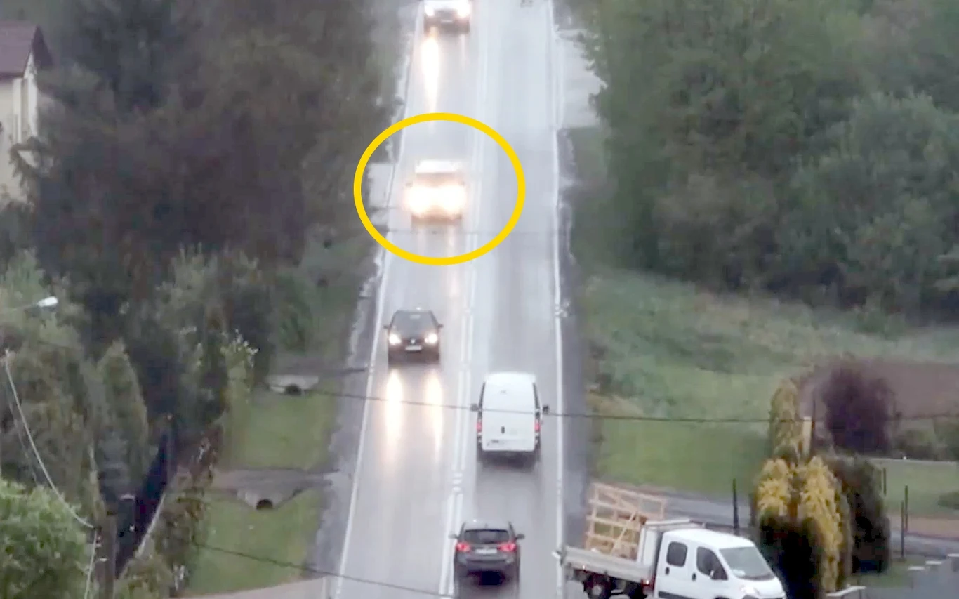 Ostrzeganie przed policją długimi światłami to wykroczenie Ostrzeganie przed policją długimi światłami to wykroczenie