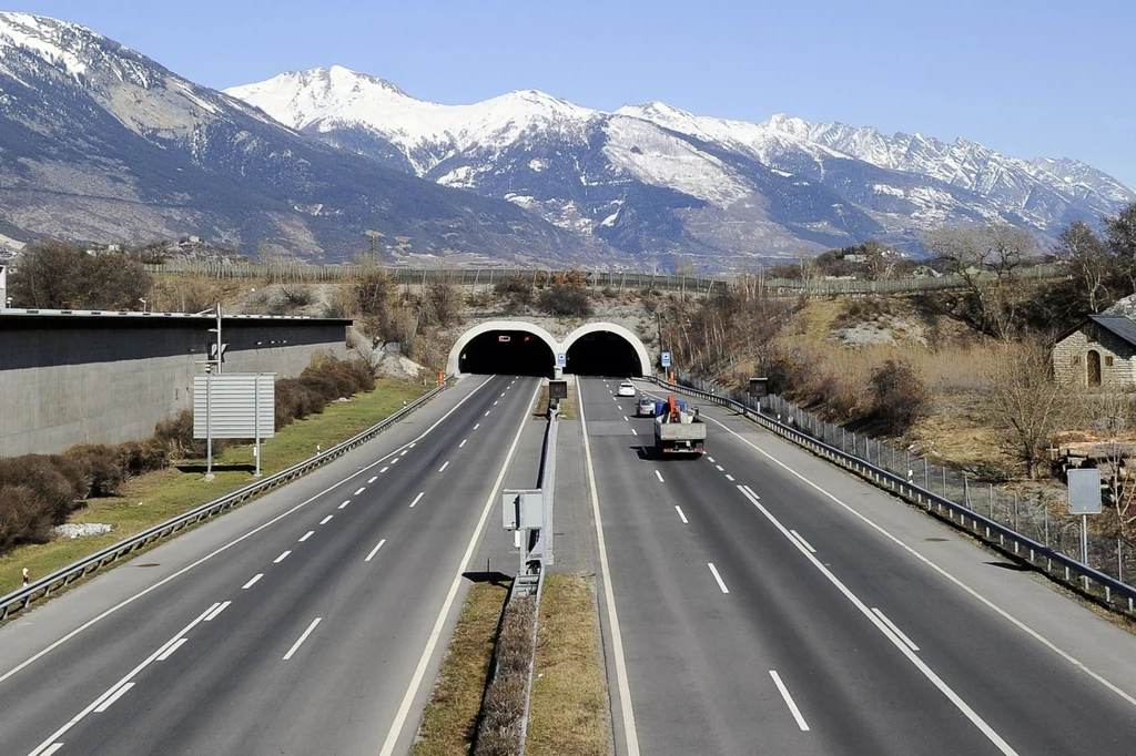 Jazda po większości autostrad i dróg ekspresowych w Szwajcarii wymaga wykupienia winiety.