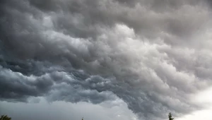 Na południu i zachodzie Polski pojawią się silne burze, niosące potężne ulewy. Wydano alert RCB dla 8 województw