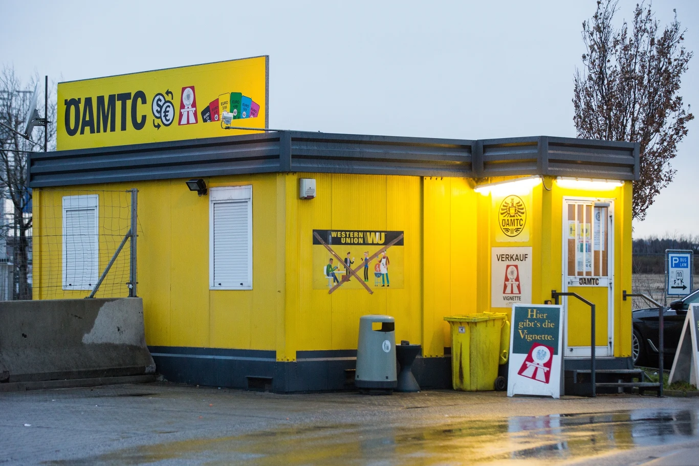 Austriackie winiety można kupić w siedzibach austriackich automobilklubów. Austriackie winiety można kupić w siedzibach austriackich automobilklubów.