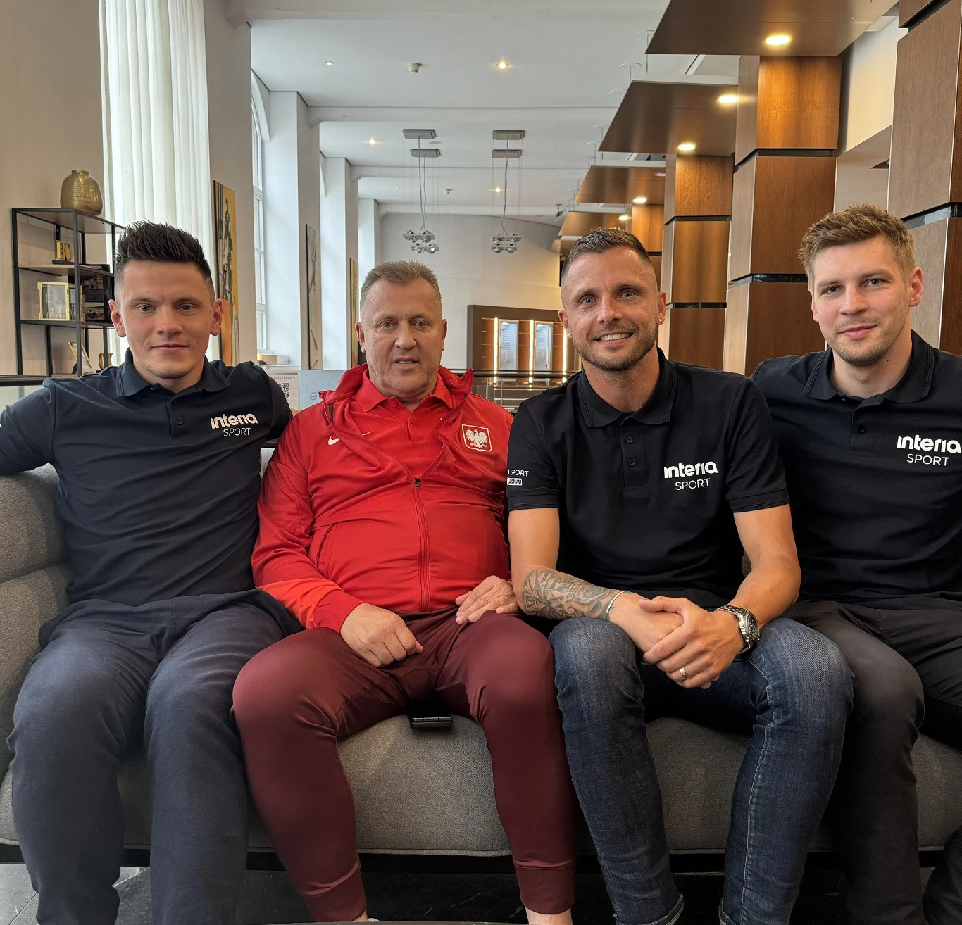 Dziennikarze Interii Tomasz Brożek, Łukasz Gikiewicz i Wojciech Górski z prezesem PZPN Cezarym Kuleszą