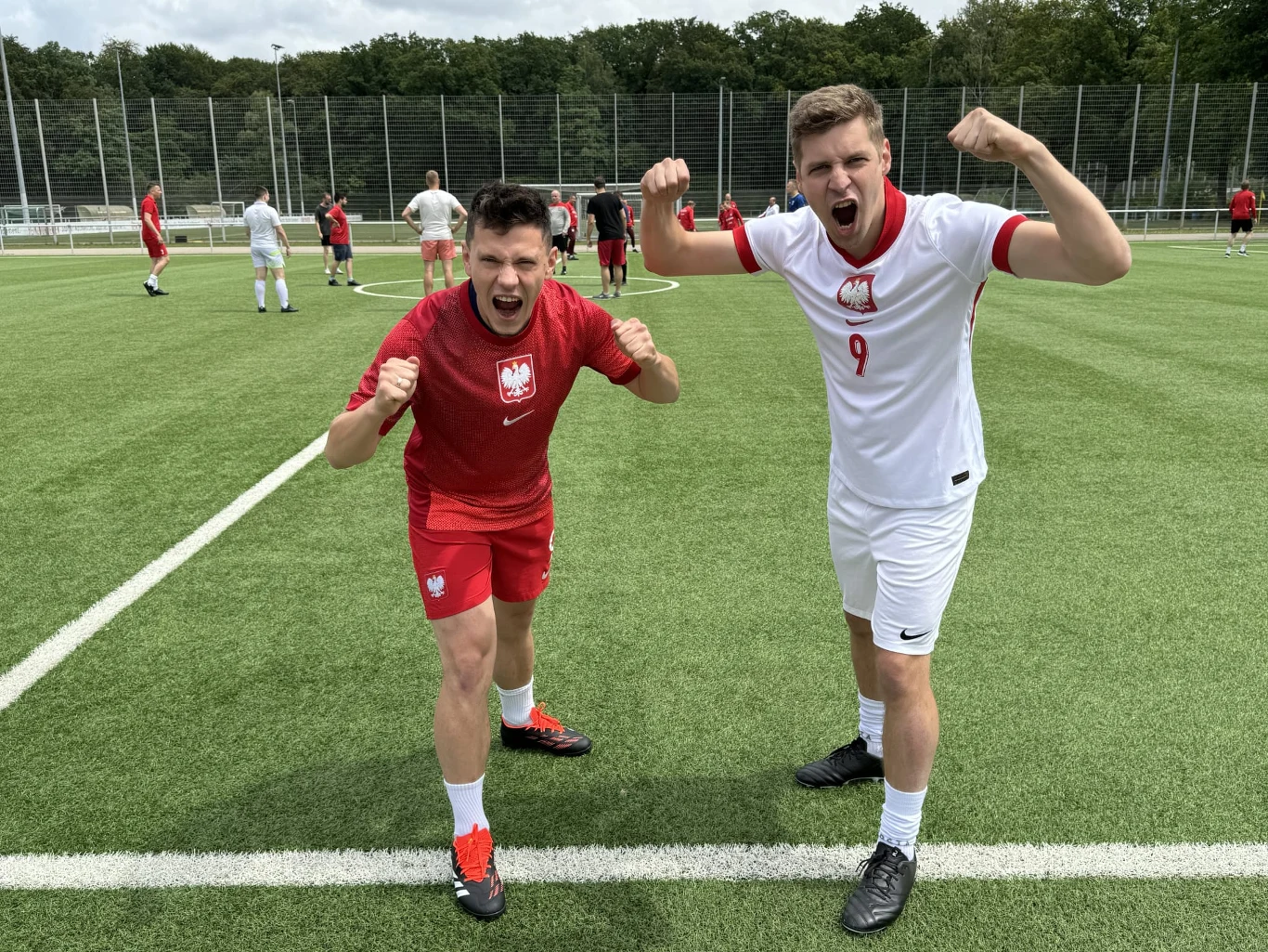 Tomasz Brożek i Wojciech Górski, dziennikarze Interii, przed meczem z PZPN-em