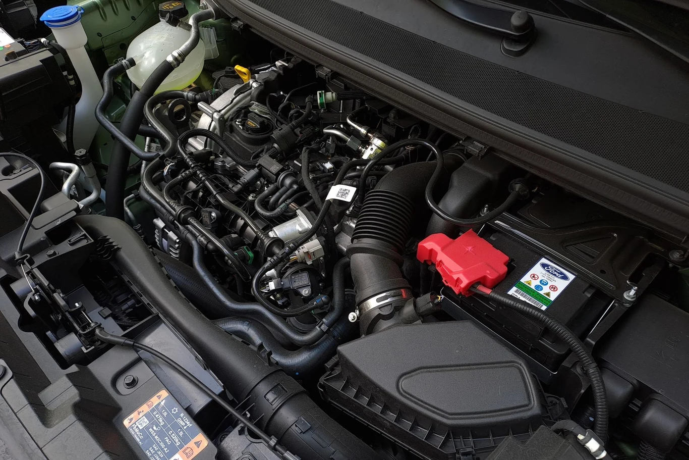 Ford Tourneo Courier dostępny jest tylko z litrowym silnikiem generującym 125 KM i 200 Nm. 
