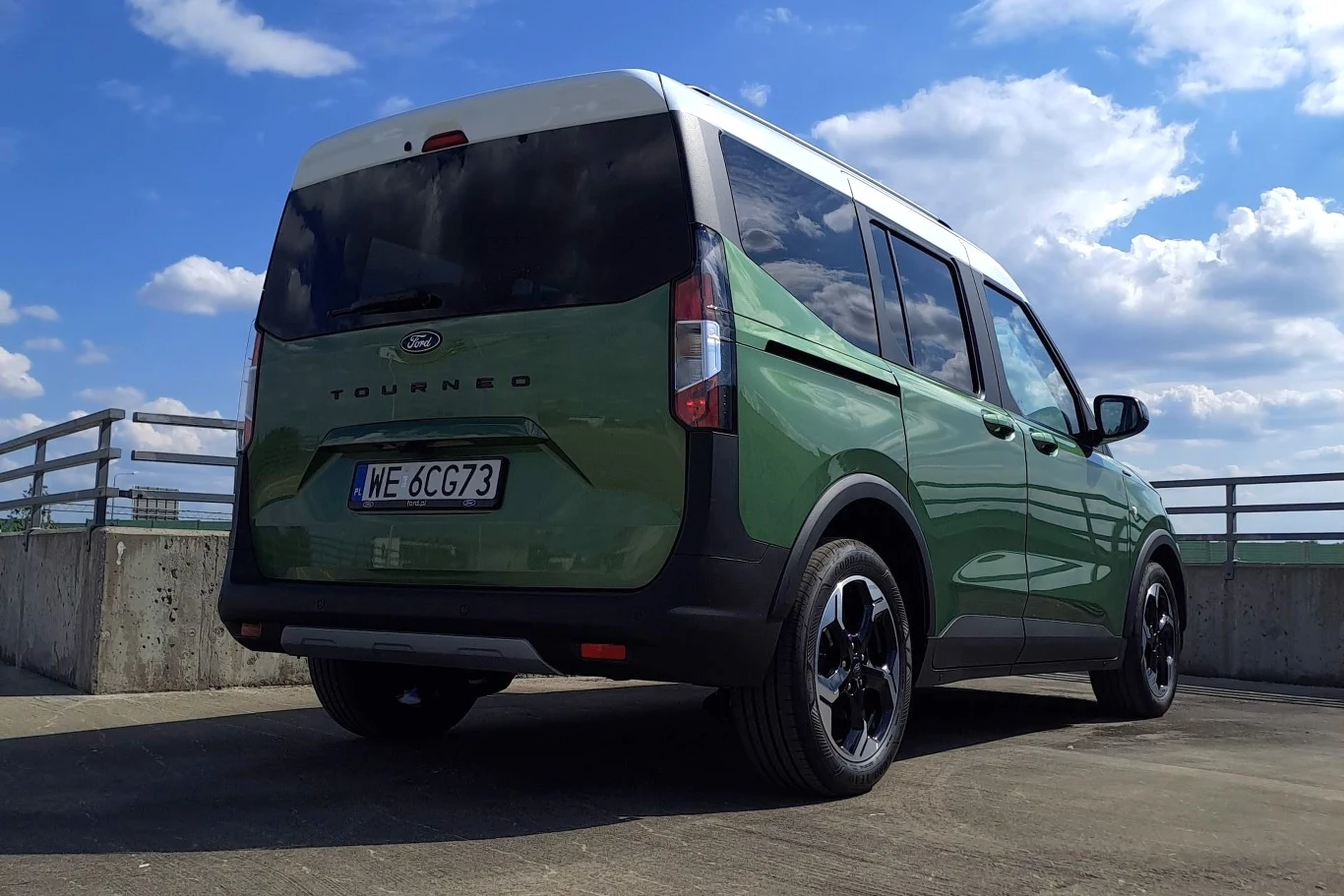 Ceny Forda Tourneo Courier startują od 99 876 zł.