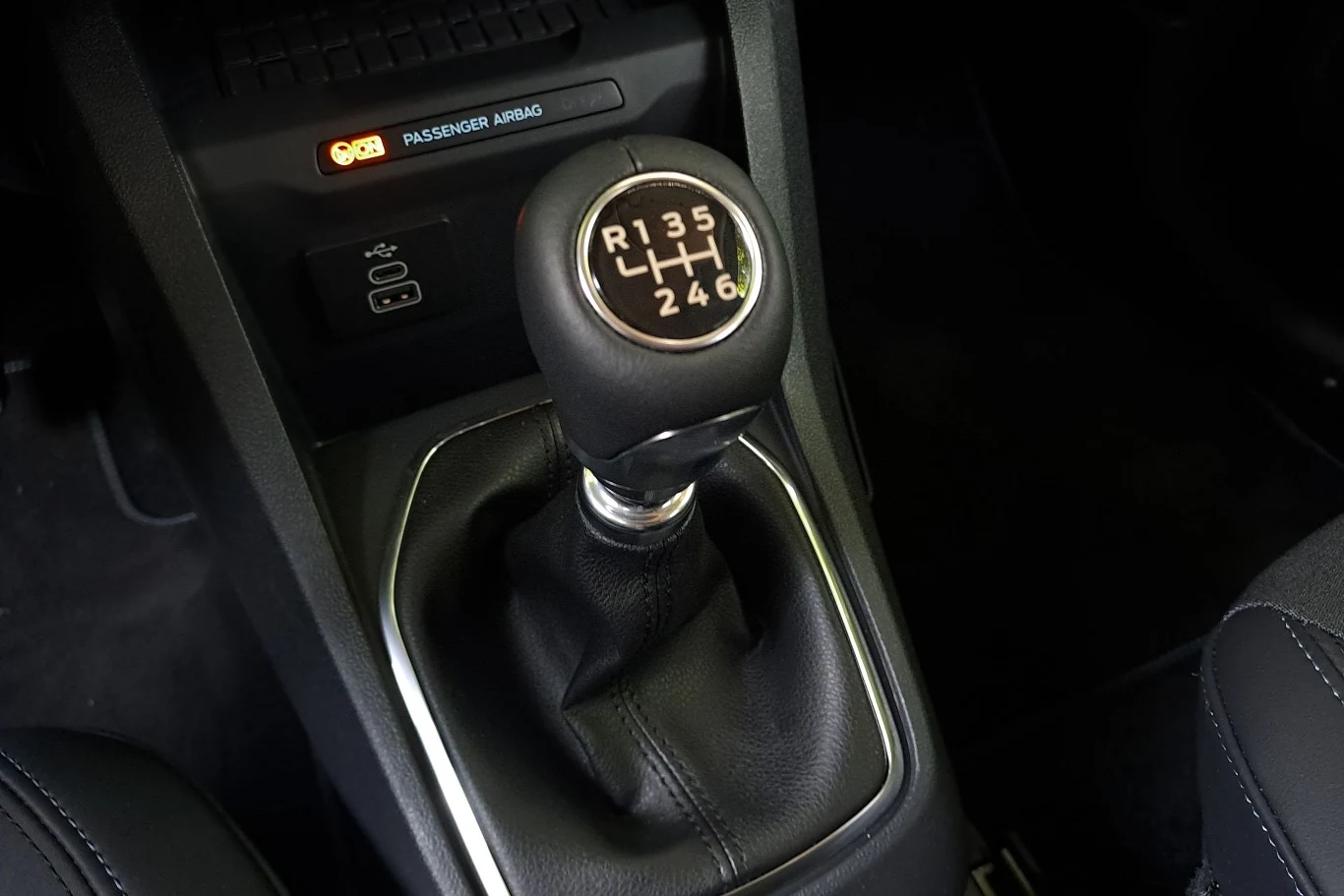 Ford Tourneo Courier dostępny jest tylko w jednej wersji napędowej. Klient może zdecydować, czy chce wariant z sześciobiegową skrzynią manualną, czy siedmiobiegowym automatem.
