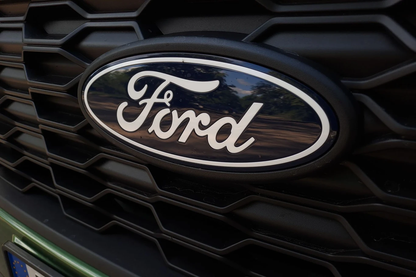 Mimo że w wersji ze skrzynią manualną Ford Tourneo Courier potrzebuje 11,3 sekundy na rozpędzenie się do setki, na drodze nie rozczarowuje dynamiką.
