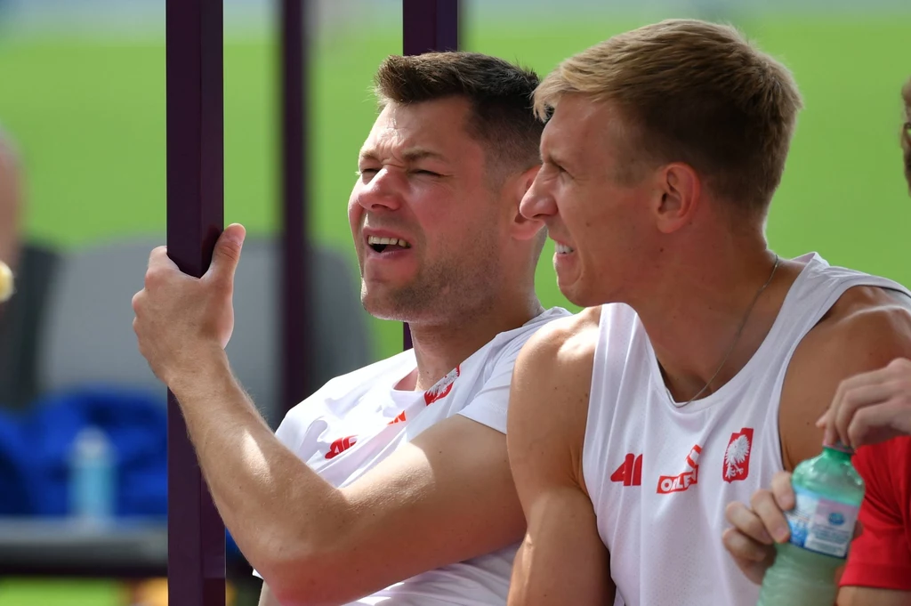 Paweł Wojciechowski (z lewej) i Piotr Lisek, dwaj medaliści mistrzostw Polski. Do Paryża poleci tylko ten drugi Paweł Wojciechowski (z lewej) i Piotr Lisek, dwaj medaliści mistrzostw Polski. Do Paryża poleci tylko ten drugi