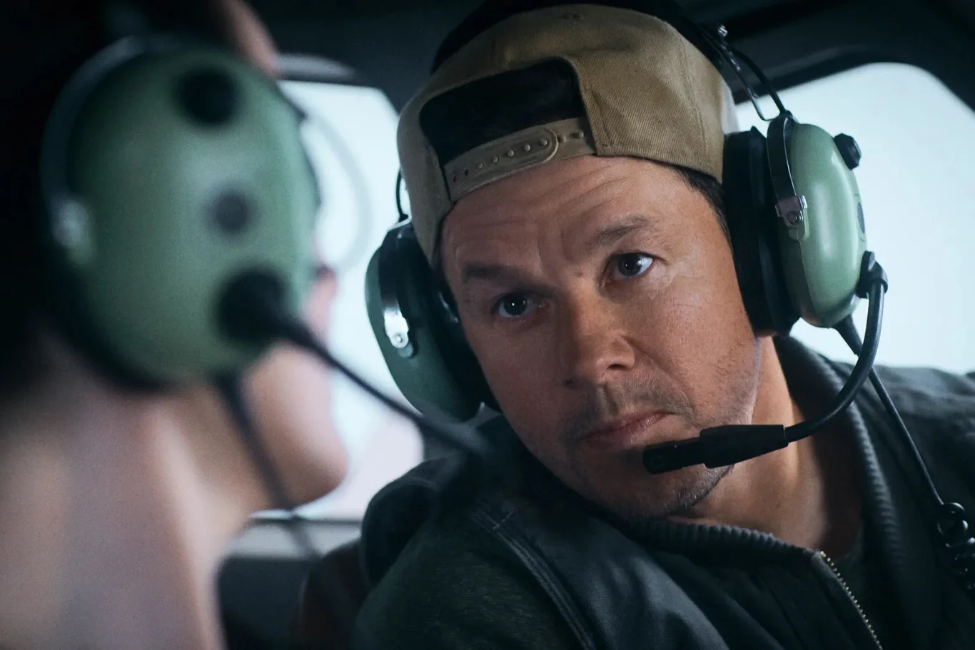 Mark Wahlberg w scenie z filmu "3000 metrów nad ziemią" Mark Wahlberg w scenie z filmu "3000 metrów nad ziemią"