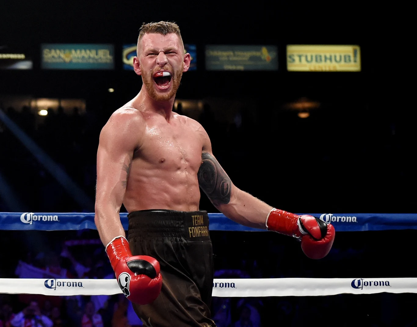 Andrzej Fonfara tutaj po znakomitym zwycięstwie nad Julio Cesarem Chavezem juniorem Andrzej Fonfara tutaj po znakomitym zwycięstwie nad Julio Cesarem Chavezem juniorem