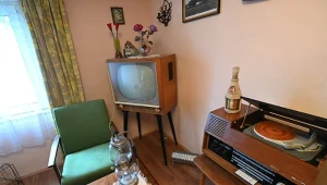 Meble z PRL ponownie cieszą się wzięciem. Niektóre modele foteli i krzeseł mogą być warte tysiące złotych 