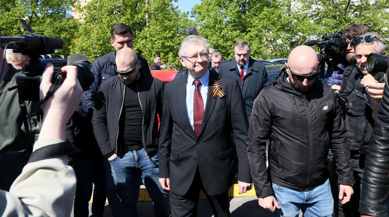 Siergiej Andriejew na Cmentarzu Mauzoleum Żołnierzy Radzieckich 9 maja 2024 roku Siergiej Andriejew na Cmentarzu Mauzoleum Żołnierzy Radzieckich 9 maja 2024 roku