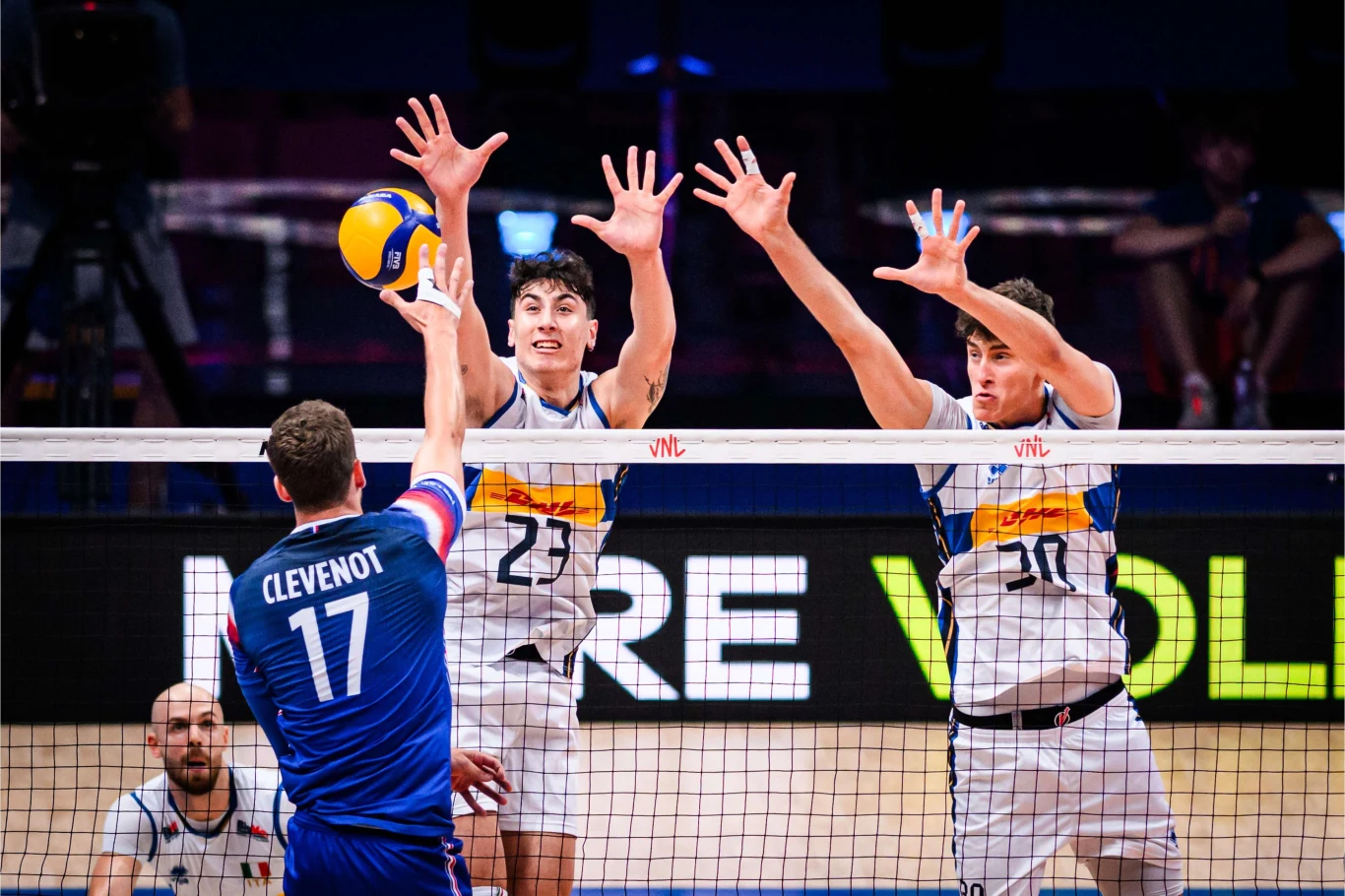 Trevor Clevenot atakuje w czasie meczu Włochy - Francja