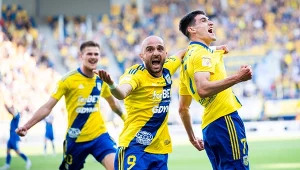 Olaf Kobacki (pierwszy z prawej) może opuścić Arkę Gdynia