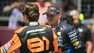 Max Verstappen w rozmowie z Oscarem Piastrim. Pierwszy z panów wygrał dzisiejsze kwalifikacje. Drugi w niedzielę wystartuje z czwartego pola