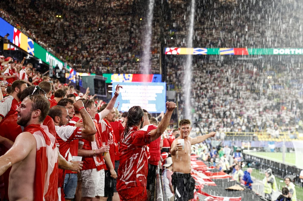 Mecz Niemcy - Dania został przerwany z powodu fatalnej pogody. Przeciekający dach nad trybunami to jednak nie są jedyne wpadki organizacyjne podczas Euro 2024. Mecz Niemcy - Dania został przerwany z powodu fatalnej pogody. Przeciekający dach nad trybunami to jednak nie są jedyne wpadki organizacyjne podczas Euro 2024.