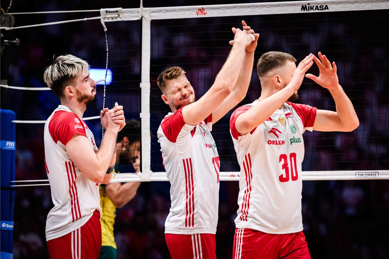 Od lewej polscy siatkarze: Tomasz Fornal, Jakub Kochanowski i Bartłomiej Bołądź
