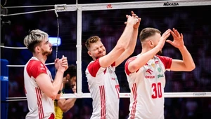 Od lewej polscy siatkarze: Tomasz Fornal, Jakub Kochanowski i Bartłomiej Bołądź