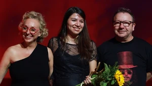 Nagrodzona Emilija Gašič, twórczyni filmu "78 Days", wraz z częścią jury konkursu ON AIR (Kinga Dębska, Zbigniew Zamachowski)