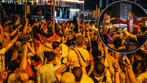 Tłumy niemieckich kibiców na dworcu w Dortmundzie