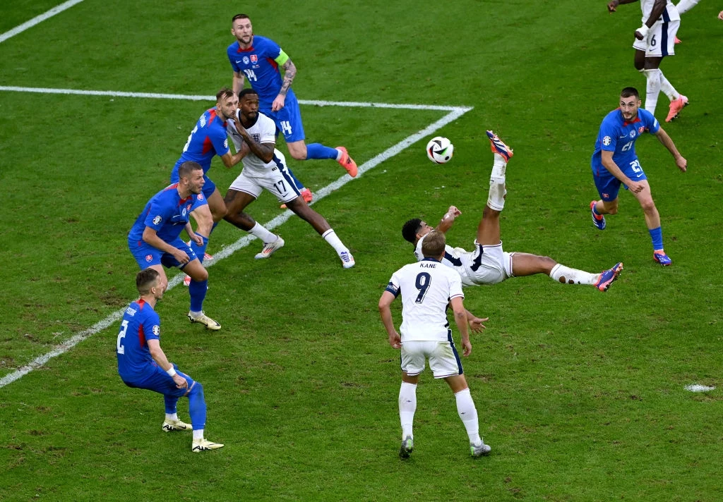 Jude Bellingham zdobył bramkę przewrotką w 95. minucie Jude Bellingham zdobył bramkę przewrotką w 95. minucie