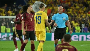 Szymon Marciniak w trakcie spotkania Rumunia - Belgia