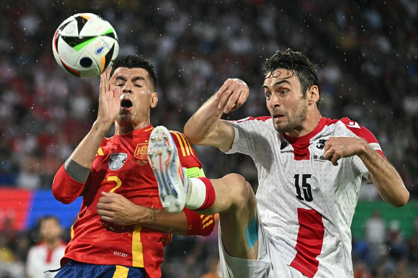 Alvaro Morata (z lewej) kontra Otar Kakabadze