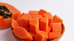 Miąższ papai wspomaga trawienie, a nasiona mogą pomóc w walce z pasożytami jelitowymi 