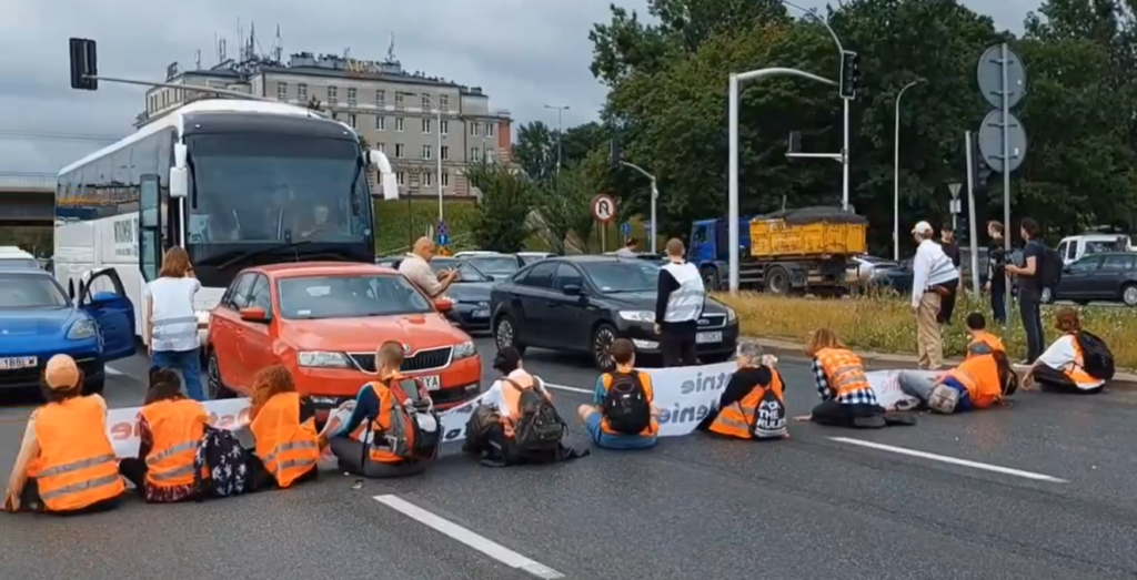 Aktywiści Ostatniego Pokolenia blokują Wisłostradę