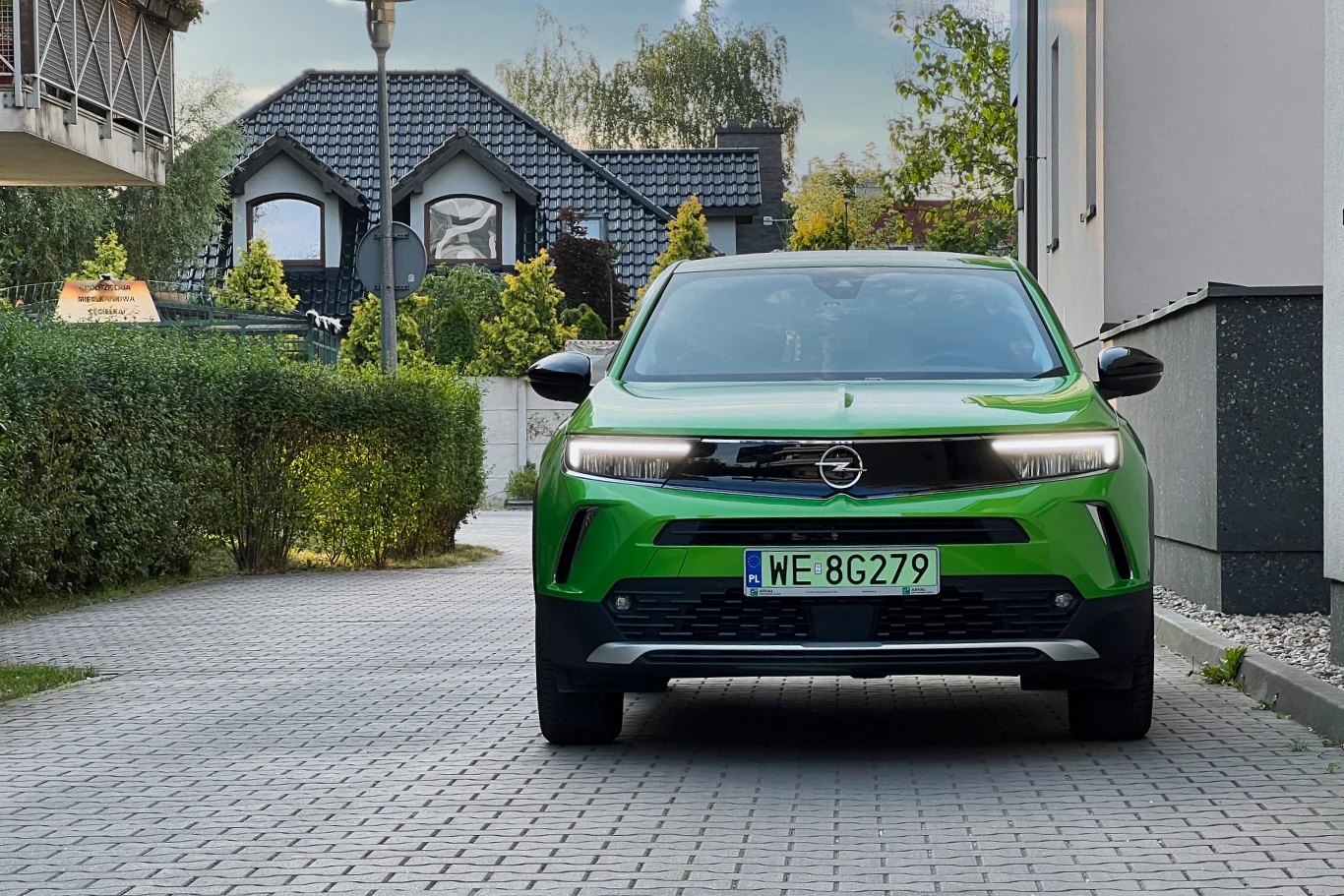 Nasza Mokka-e to auto w średniej wersji wyposażenia - Elegance