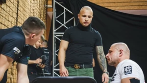 Mateusz Murański (stoi), a z prawej siedzi Jacek Murański