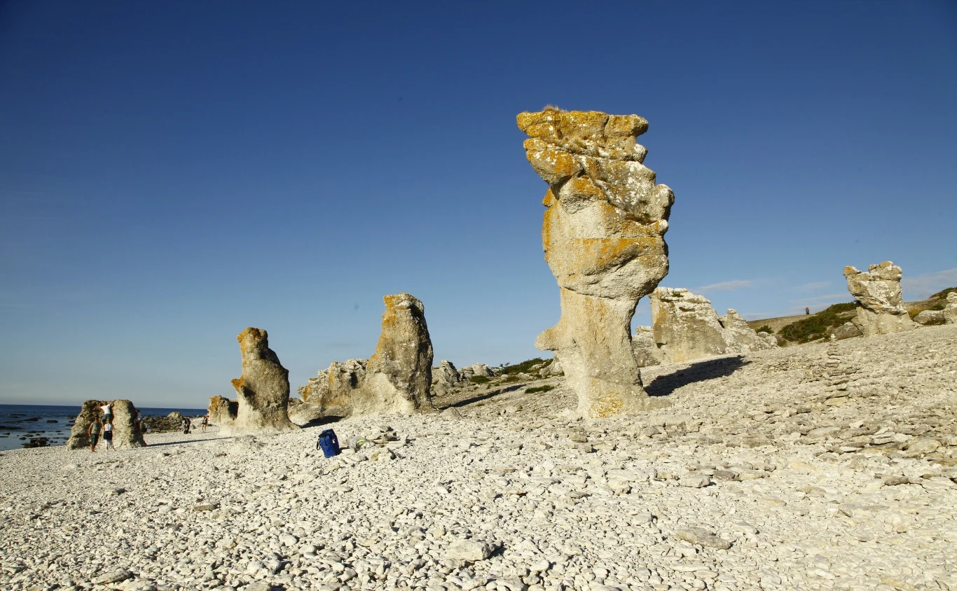 Gotlandia zachwyca nietypowymi formacjami skalnymi