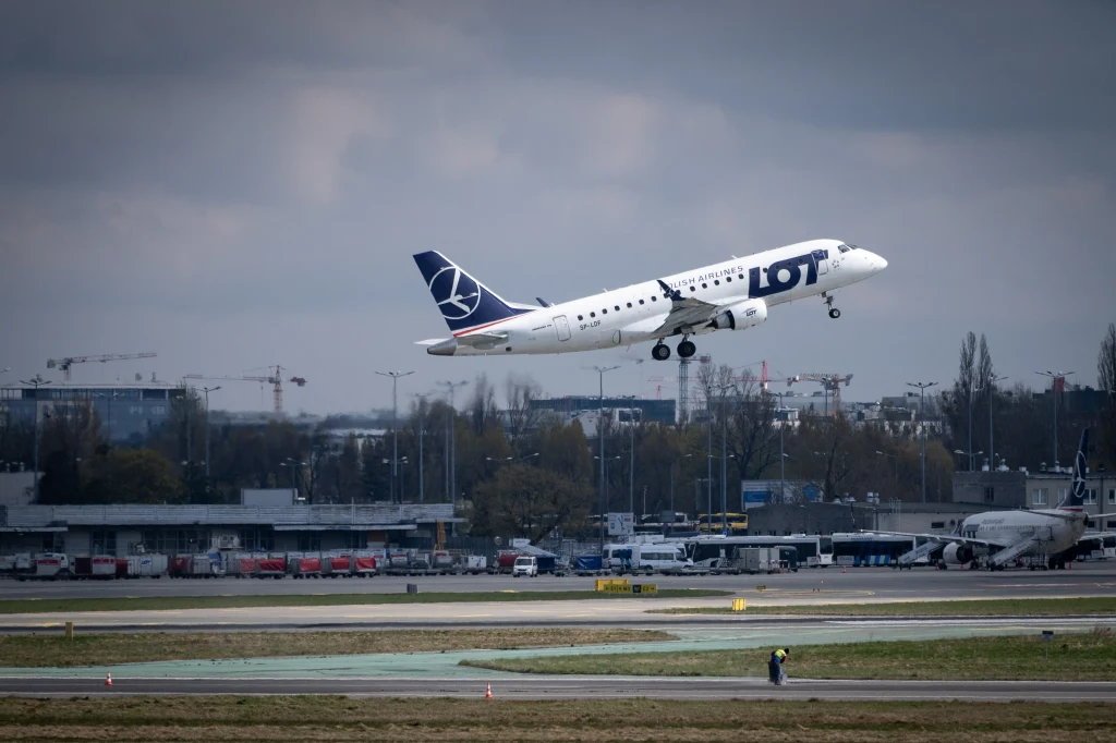 UOKiK opublikował komunikat o wszczęciu postępowania wobec linii lotniczych PLL LOT. Zdjęcie ilustracyjne. UOKiK opublikował komunikat o wszczęciu postępowania wobec linii lotniczych PLL LOT. Zdjęcie ilustracyjne.