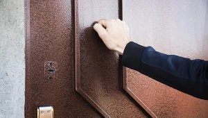 Wodociągi w Otwocku ostrzegają przed złodziejami, którzy podają się za pracowników spółki. Zdjęcie ilustracyjne. 