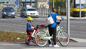 Czy dziecko na rowerze to pieszy? Rodzice nie znają tego przepisu