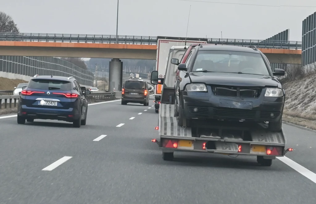 Jak zachować się w przypadku awarii samochodu na autostradzie?