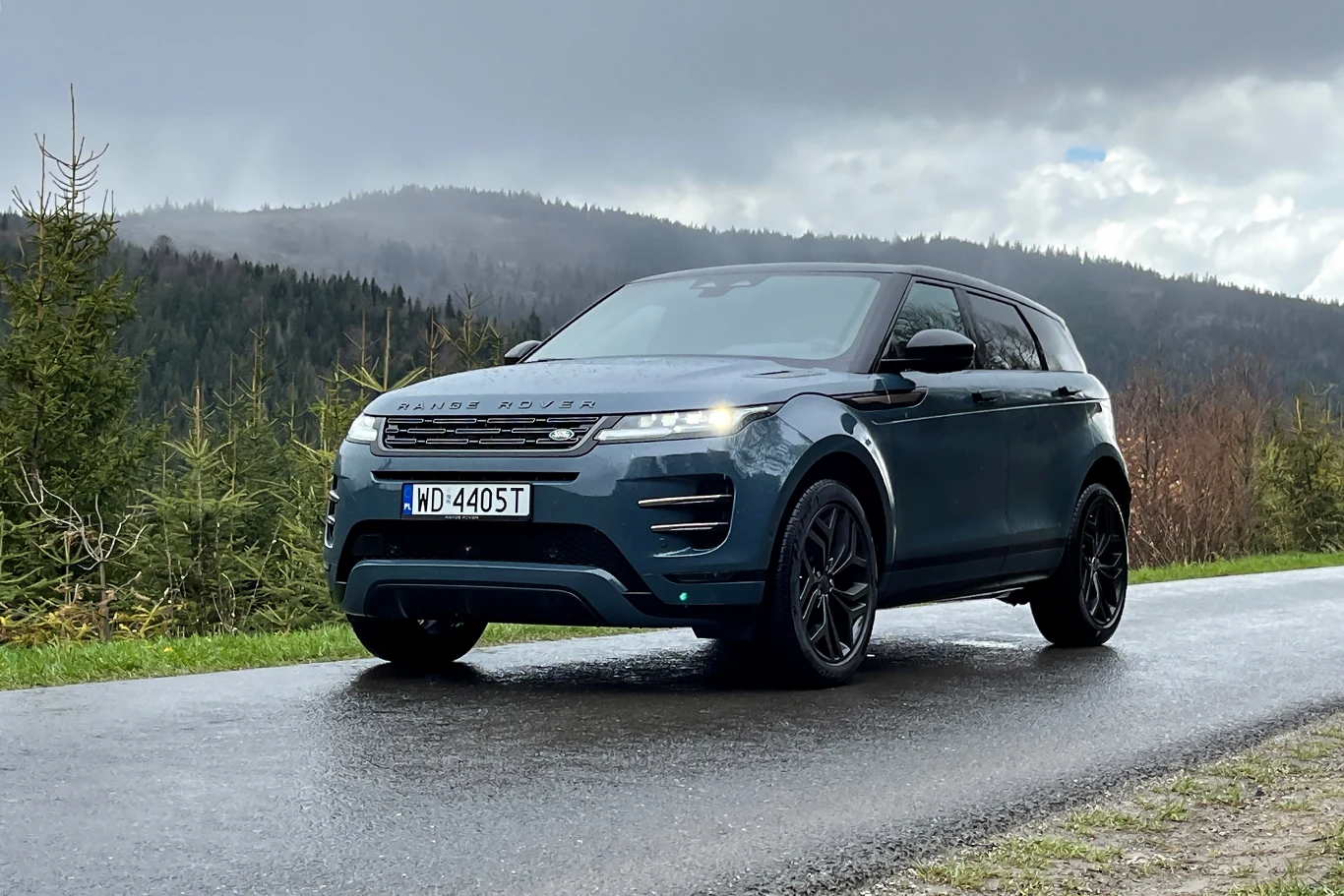 2-litrowy diesel Evoque’a jest nowoczesny i zaskakująco dynamiczny. 
