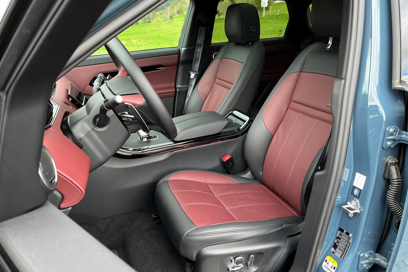 Evoque, jak na kompaktowego SUV-a, potrafi zaskoczyć przestronnością.