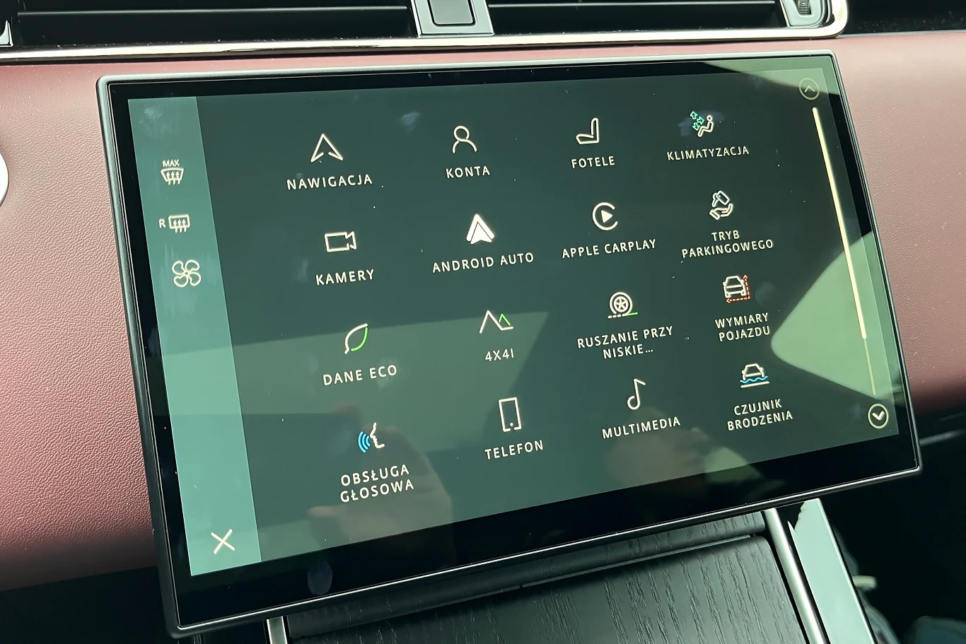 System multimedialny sprawa wrażenie przeładowanego. Dla niektórych może to być wada 