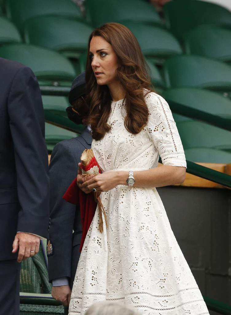 Księżna Kate najchętniej wybierała na Wimbledon białe kreacje 