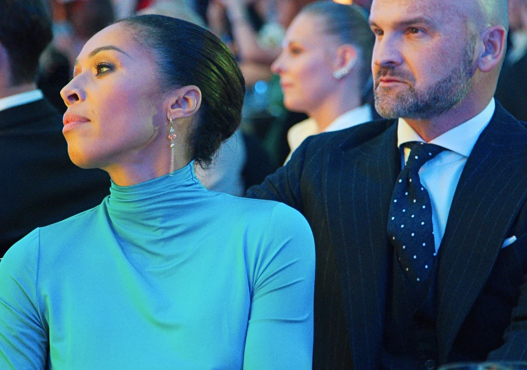 Omenaa Mensah, Rafał Brzoska