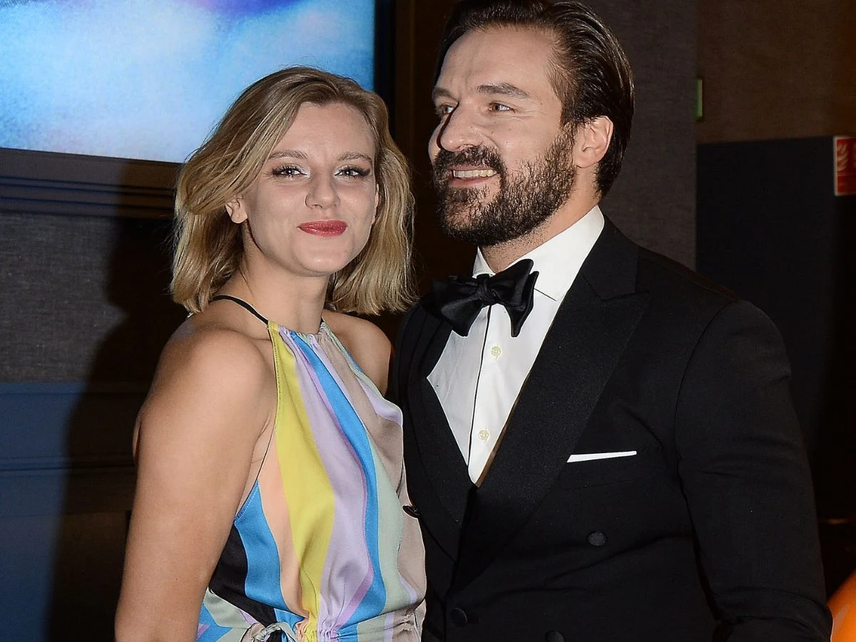 Piotr Stramowski z ukochaną podzielili się radością Piotr Stramowski z ukochaną podzielili się radością