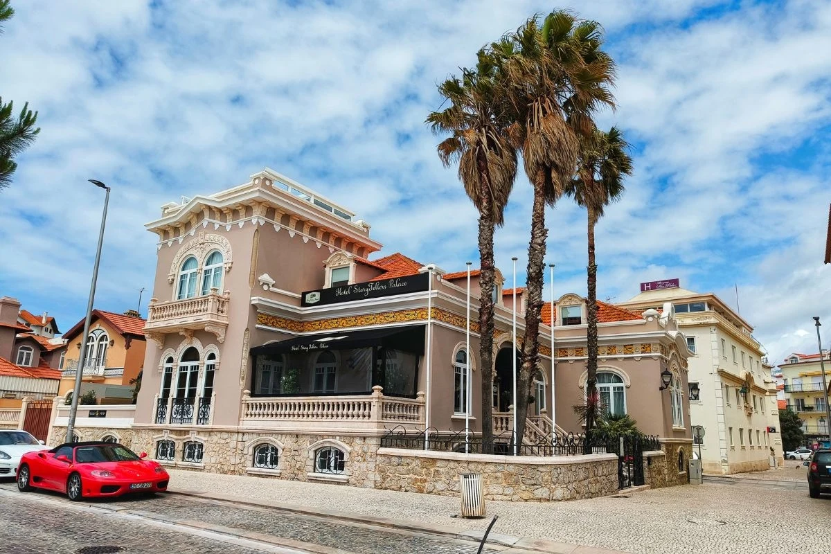 Kameralny hotel oferuje widok na zatokę i wyjątkowy pokój z ukrytym przejściem na prywatny taras