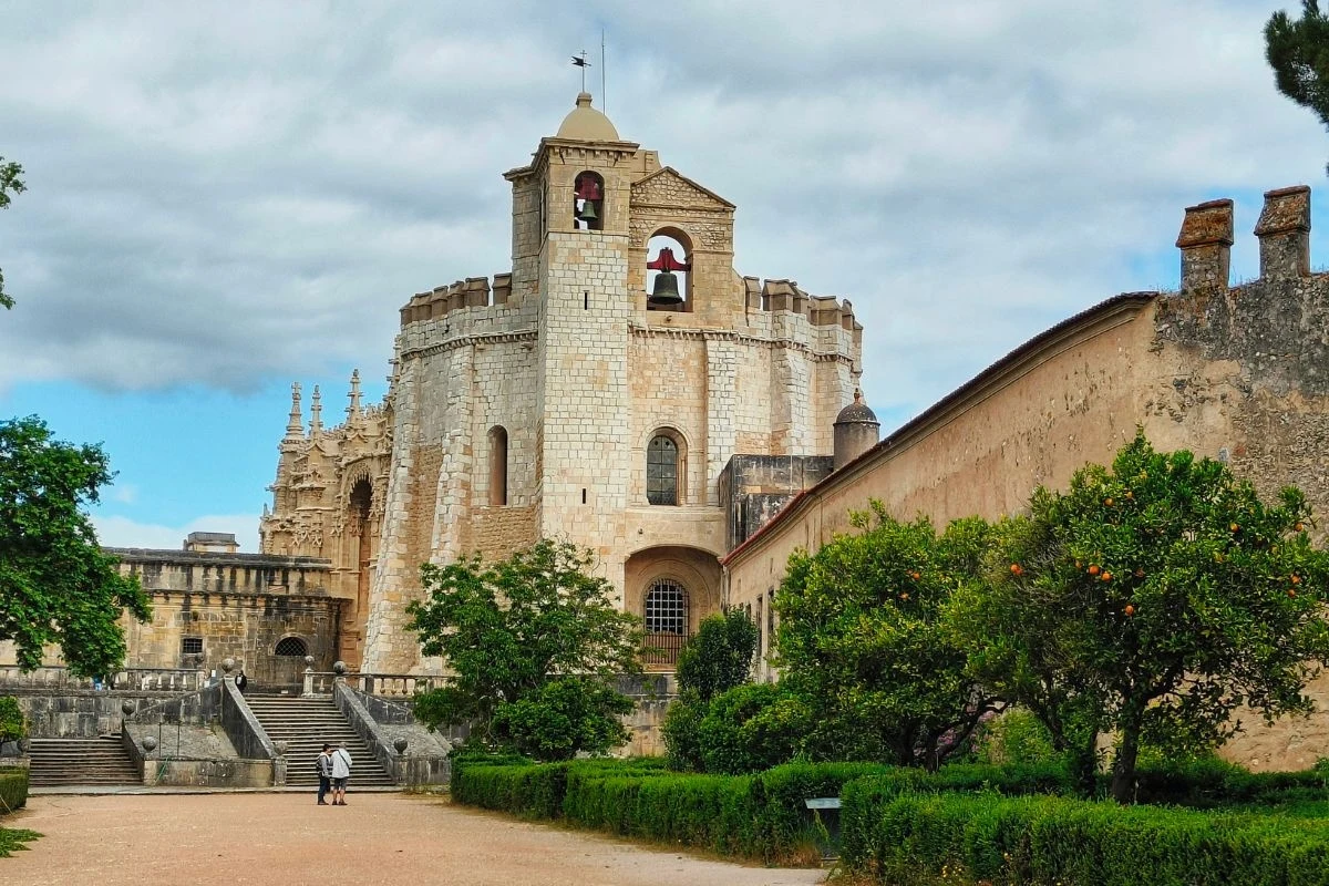 Obiekt robi ogromne wrażenie zarówno od środka, jak i z zewnątrz