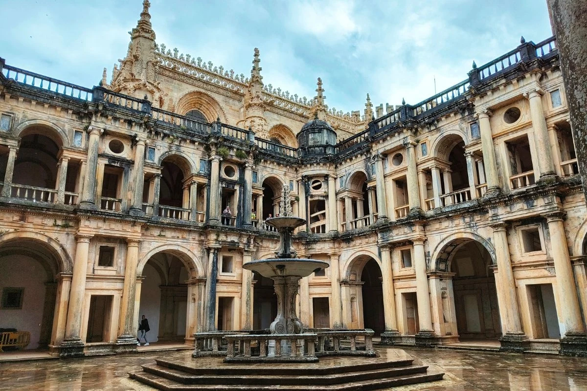 Szukasz aury tajemniczości? Oto strzał w dziesiątkę