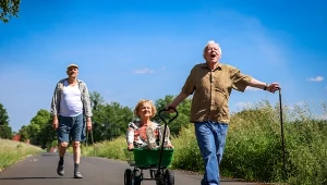Małgorzata Rożniatowska i Marian Opania w filmie "Dalej jazda"
