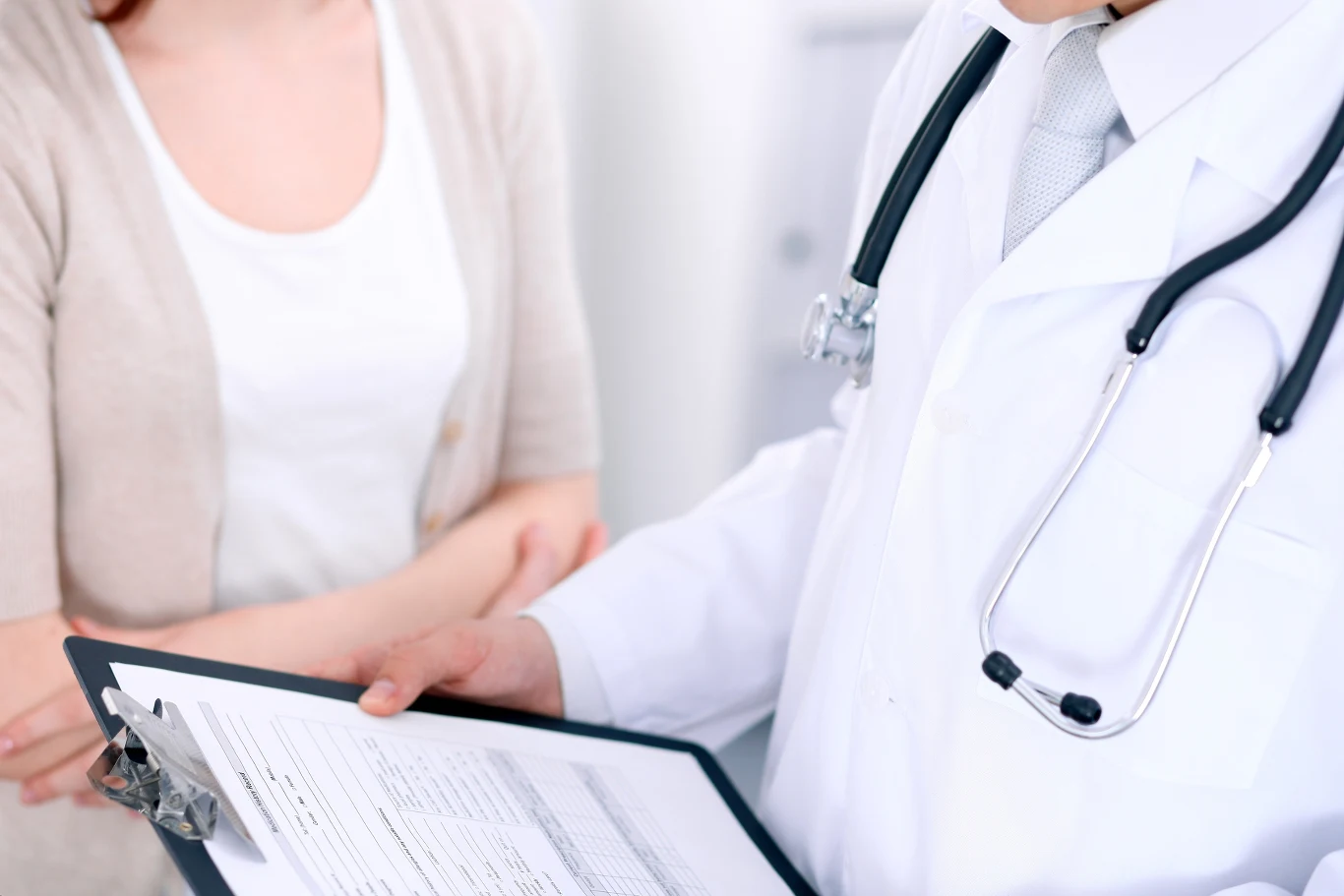 Kobieta trafiła do szpitala z nasilającymi się objawami. Okazało się, że podczas podróży zakaziła się pasożytami. Kobieta trafiła do szpitala z nasilającymi się objawami. Okazało się, że podczas podróży zakaziła się pasożytami.