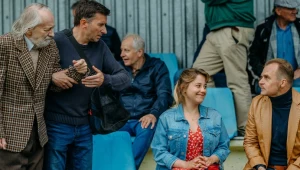 Krzysztof Stroiński, Jacek Borusiński, Julia Chętnicka i Piotr Rogucki w scenie z "Wróbla"