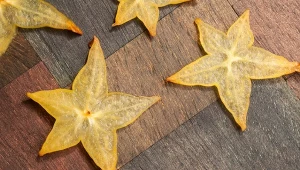 Karambola może być nie tylko ozdobą dania. Dlaczego warto ją jeść?