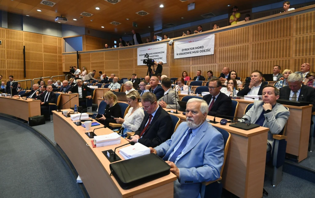 W czwartek radni Małopolski po raz szósty podejmą próbę wyłonienia marszałka województwa W czwartek radni Małopolski po raz szósty podejmą próbę wyłonienia marszałka województwa